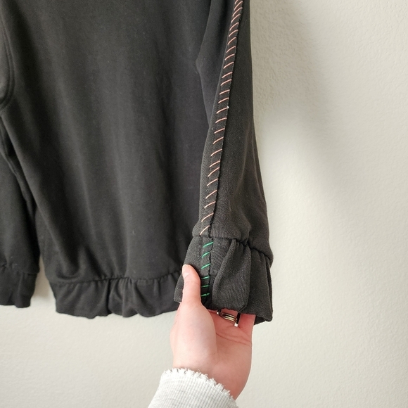 ONE432 crewneck ruffle hem sweatshirt in charcoal size XS - Picture 5 of 5